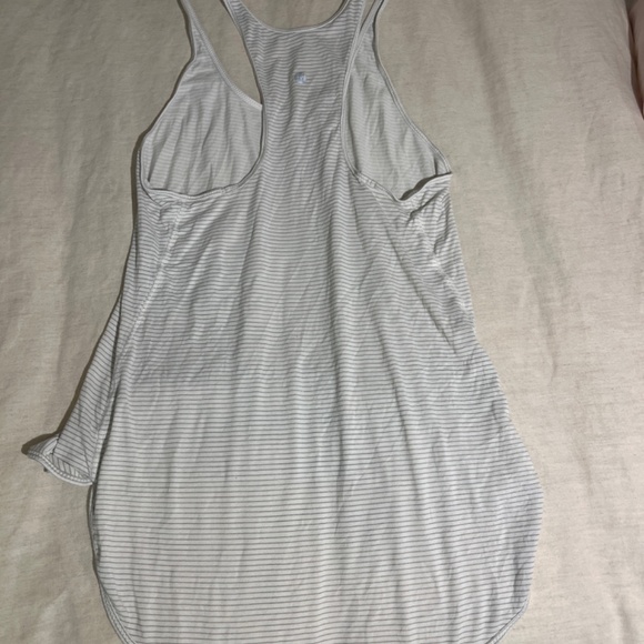 3 LULULEMON TANK TOPS BUNDLE - Picture 3 of 10
